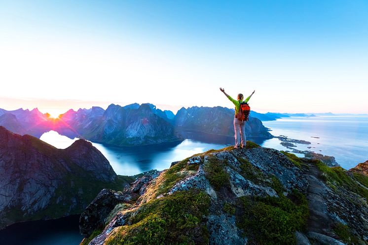 norway-lofoten-hiking-woman-834774828.jpg