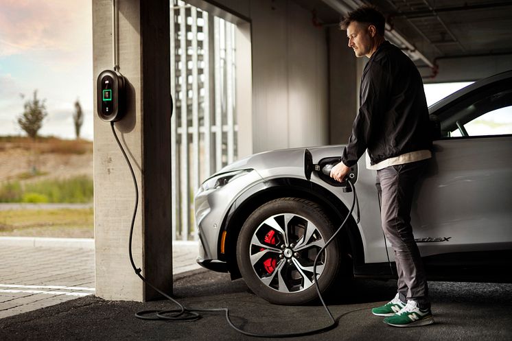 DEFA Power man connecting_garage.jpg
