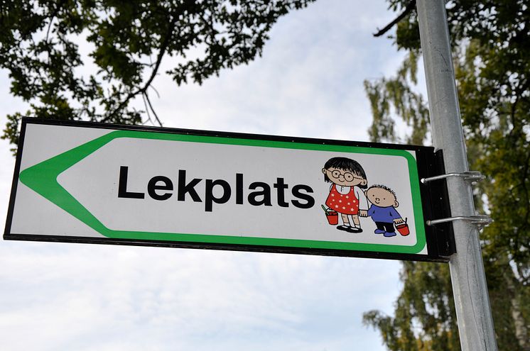 Dzenana_Basic_lekplatsskylt.jpg