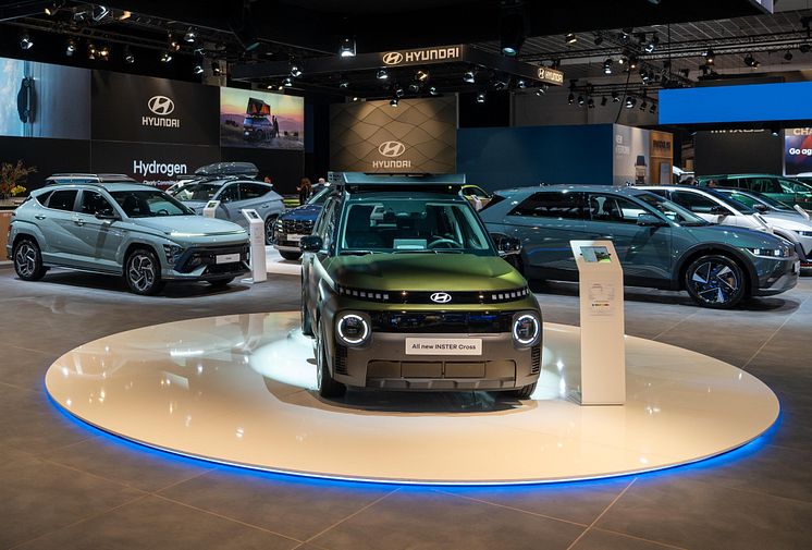 Hyundai_INSTER_Cross_1a.jpg