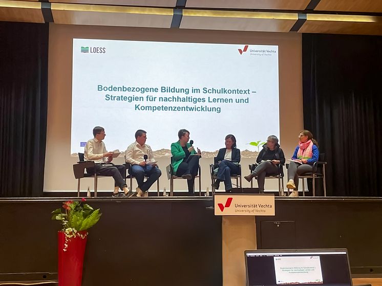 Bodenbildung in der Schule | Projekt an der Universität Vechta zeigt bei Podiumsdiskussionen die elementare Bedeutung von Boden auf