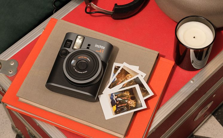 instax mini 41_stills (1).jpg