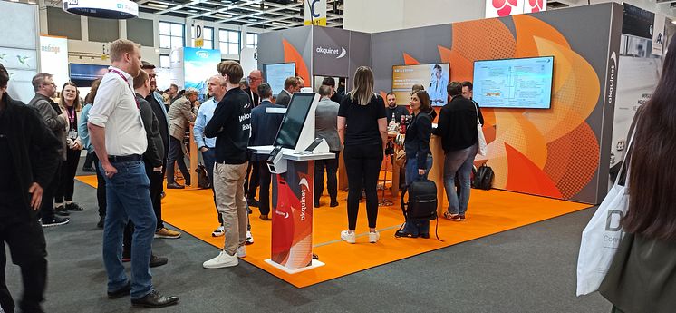 DMEA-AKQUINET-Messestand.jpg