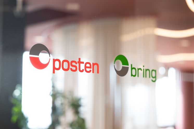 Posten Bring, logo på vindu