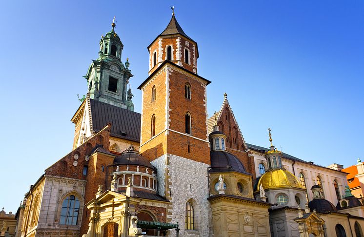 DEST_POLAND_KRAKOW_CASTLE_WAWEL_GettyImages-488594369_Universal_Within usage period_94575.jpg