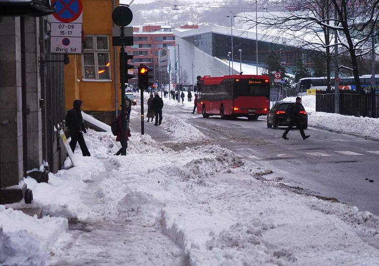 Buss-avstand-hel-gate-red1.jpg
