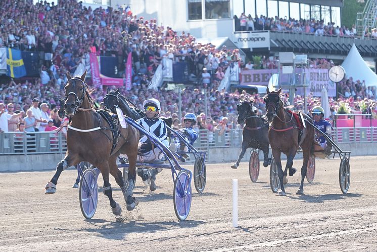 Horsy Dream mål Elitloppet final.jpg