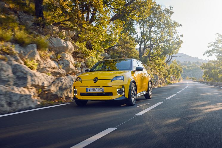 Renault 5 E-Tech electric - iconic cinq version - Pop Yellow!.jpg