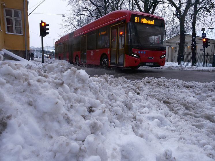 Buss81-mye-snø-red1.jpg
