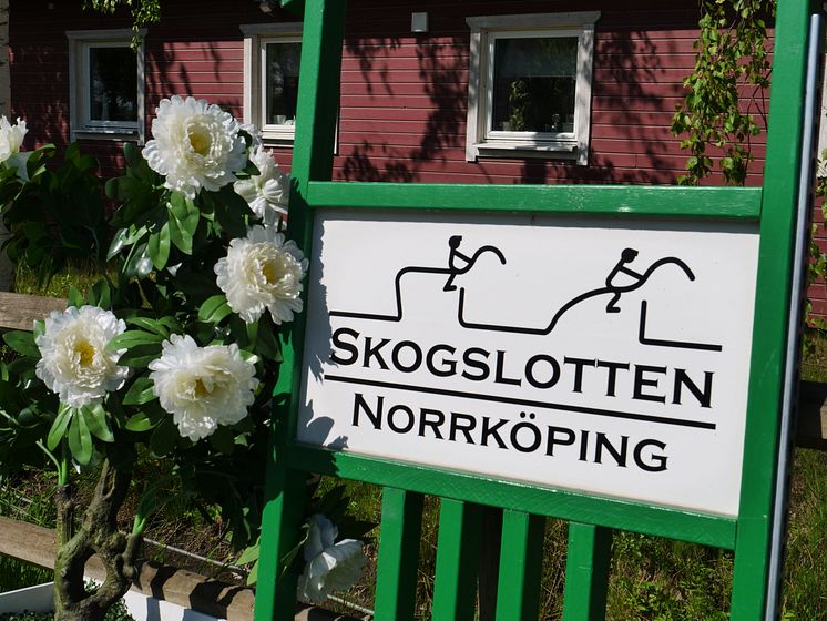 Entréskylt Skogslotten