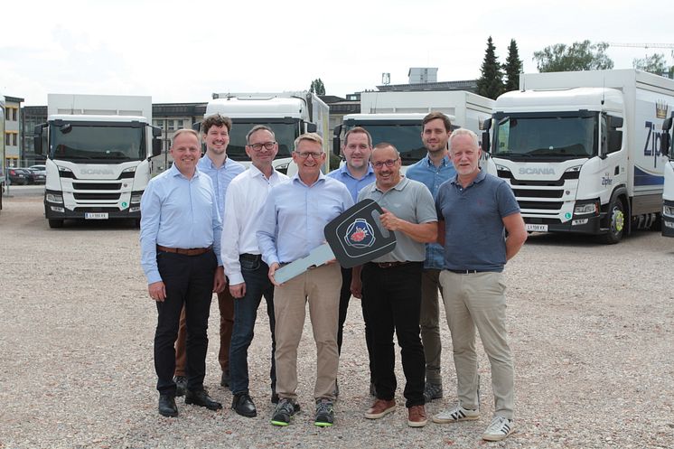 Scania Österreich-Vertreter Gerald Hinterdorfer, Lukas Klamert, Thomas Stransky (ehemals Scania) und Michael Rebhandl sowie Brau Union Österreich-Vertreter Bernhard Steinmetz, Harald Raidl, Christoph Klade und Clemens-Matthias Pieslinger (v.l.n.r)