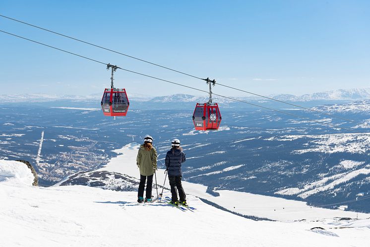 220420_OM_are_skiing-4.jpg