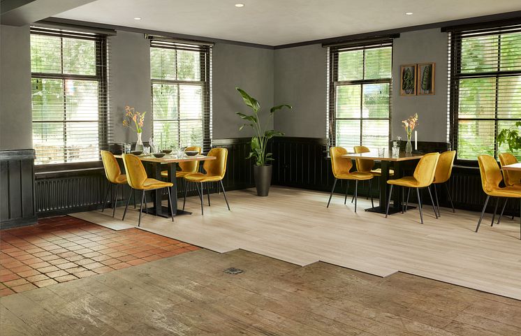 High Resolution-63641 light serene oak Allura click flexcore half installation 040823.jpg