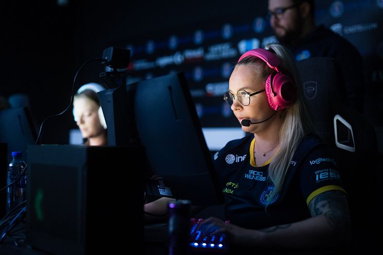 svenska-damlandslaget-counterstrike2.jpg