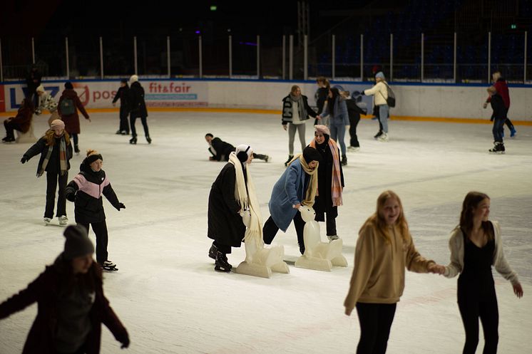 Der anona ICEDOME lädt zum Eislaufspaß ein