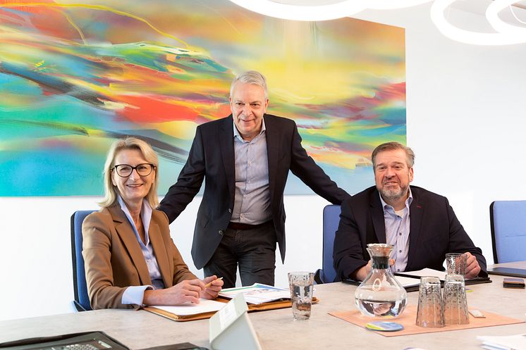 Vorstand der Ammerländer Versicherung Christine Lühr-Boekhoff (vl) Gerold Saathoff und Axel Eilers.jpg