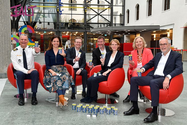 Gruppenfoto Taschentuchaktion SSKM.JPG