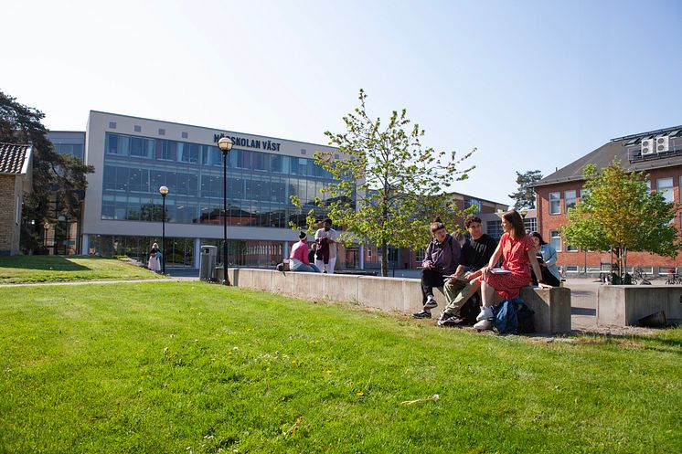 Campus med studenter 11.jpg