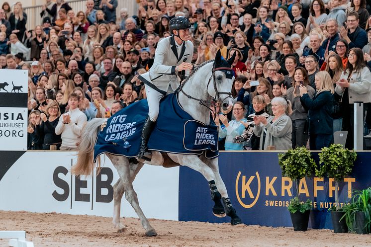 Peder 1.50 winning round mycket publik.jpg