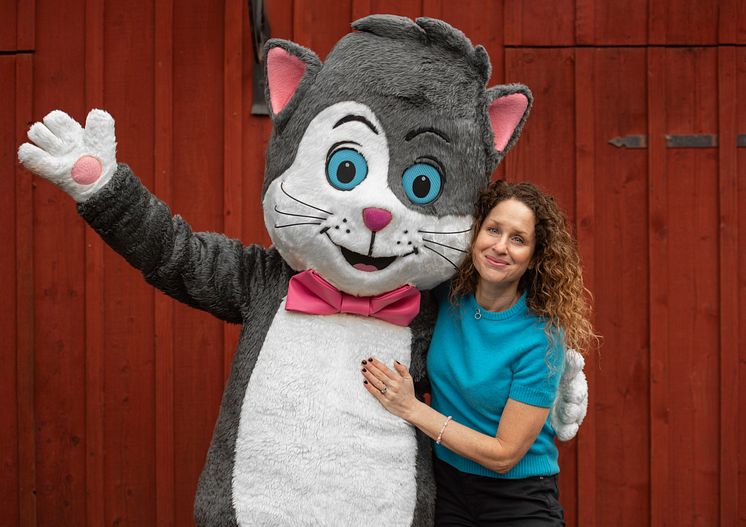 Pressbild_Sara Sommerfeld och Pelle Svanslös.jpg