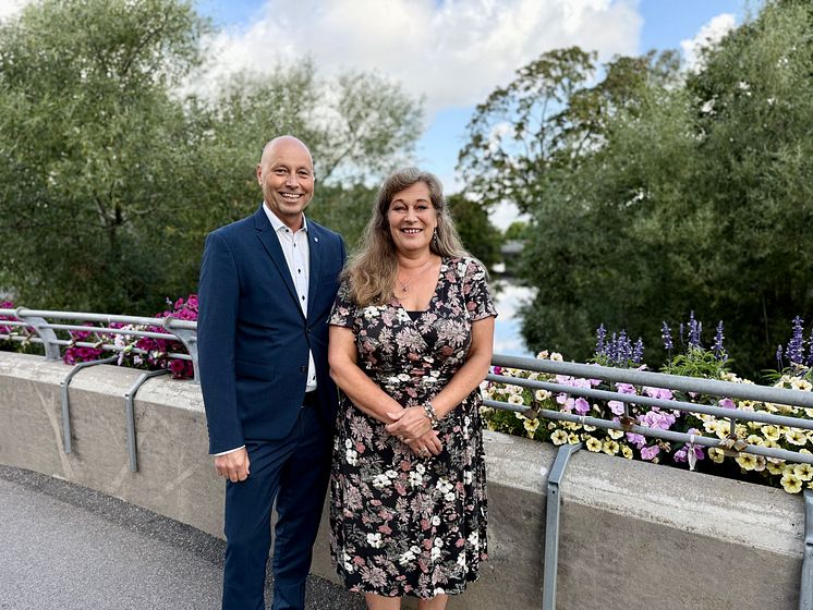 Kungsbacka kommuns kommundirektör Rickard Vidlund och kommunstyrelsens ordförande Lisa Andersson (M). 