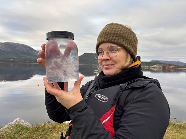 Sanna med glass Foto Ragnhild Pettersen.jpg