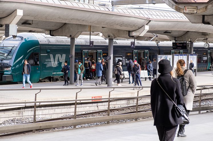 Rushtrafikk_pa_Oslo_S_VY_03805_Foto_Mads__Kristiansen (2)