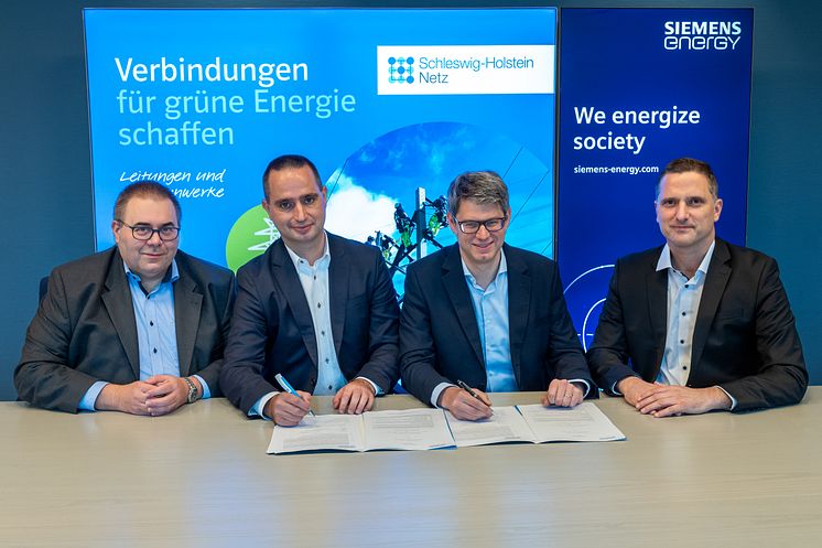 Vertragsunterzeichnung_neun_Umspannwerke.jpg