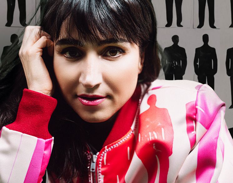 Laleh, pressbild "Alla Tittar På Mig".jpg