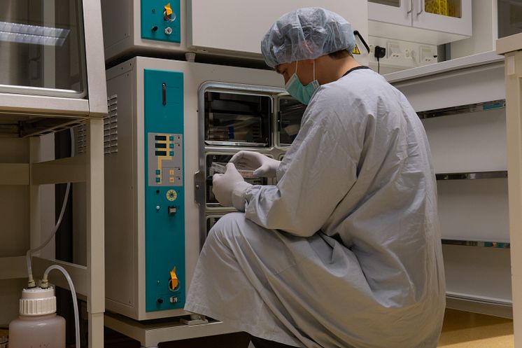 arbete_i_lab.jpg