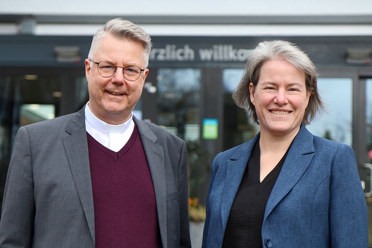 Urkundenübergabe | Umhabilitation von Privatdozent Pfarrer Dr. Marc Röbel