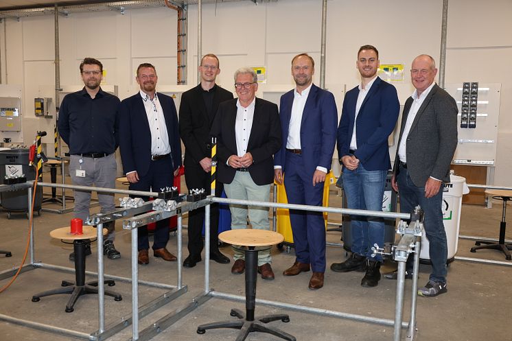 Ehrengäste bei der Eröffnung der Aus- und Weiterbildungswelt Eggenfelden der Bayernwerk Akademie