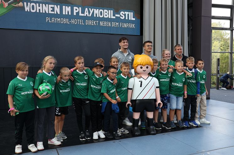 Bayerischer Fußball-Verband ehrt U11-Meisterteams im PLAYMOBIL-FunPark
