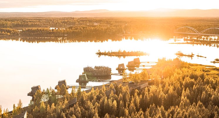 Midnight sun over Arctic Bath