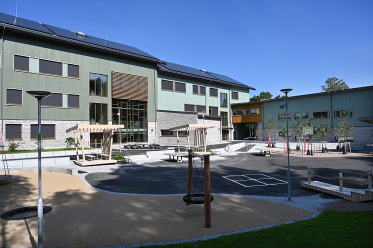 lf-Härlandatjärnskolan_skolgård-2 (2)000286.jpg