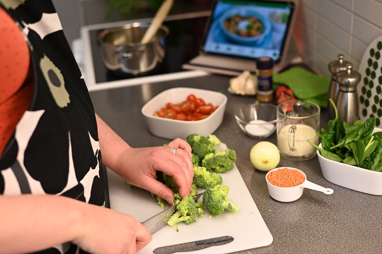 Bild 1. Matlagning med MatGlad 2.0. Foto Lotta Persson.JPG