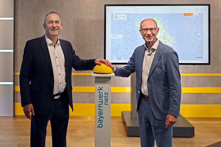 Optimierung von Netzanschlusspunkten: Minister Hubert Aiwanger und Dr. Egon Leo Westphal schalten neues Online-Tool frei