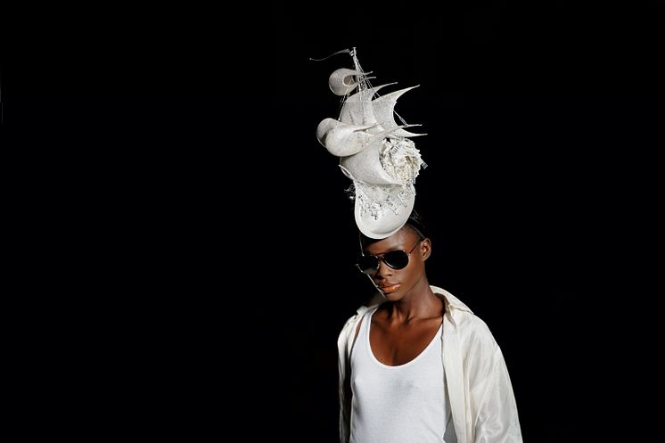 Toppbild "Silver Ghost Ship” av Philip Treacy, 2013. Foto: Nick Harvey