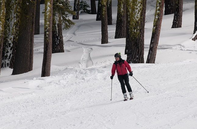 skiing holiday travel winter insurance - public don