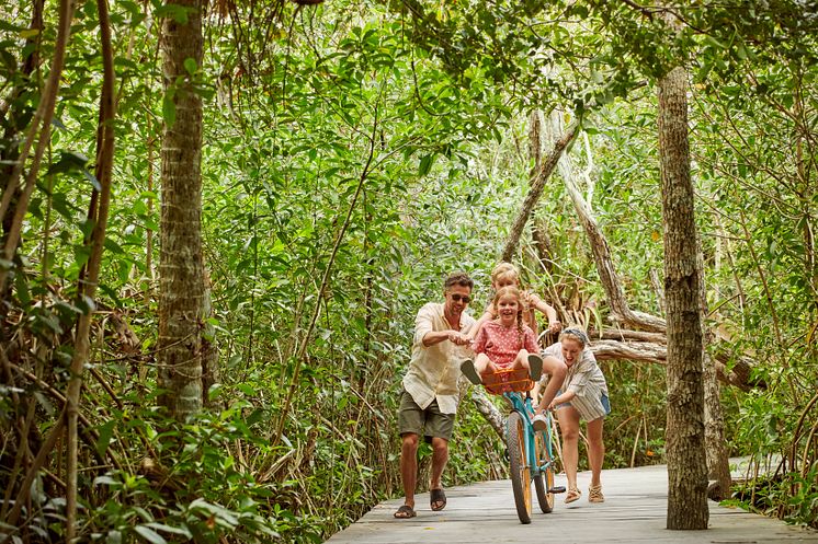 TUI_mexico-sustainability-family-bike-tui