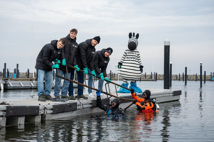 250224_Beach-Cleanup (38).jpg