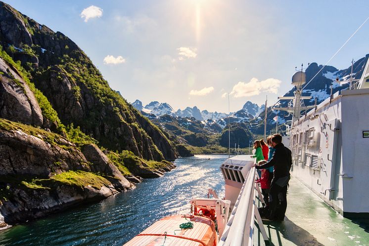 Trollfjord_Norway_HGR_158084_Photo_Agurtxane_Concellon