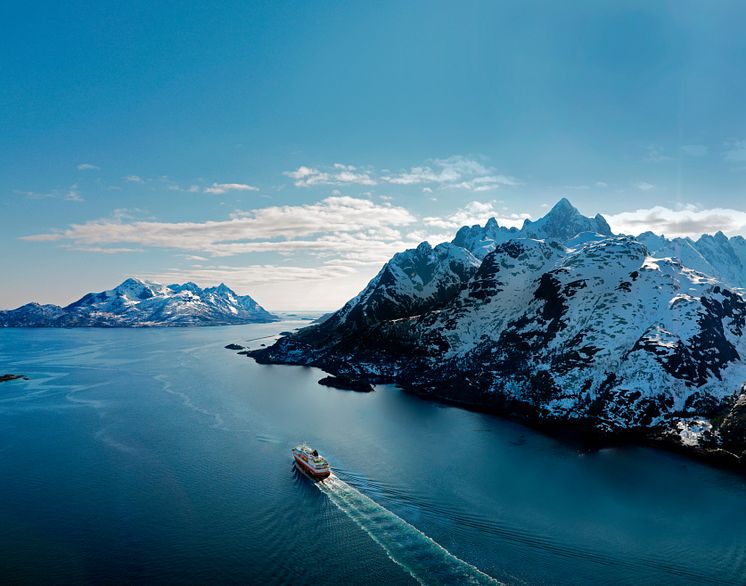 MS-Richard-With-in-Raftsundet-HGR-38280--Photo_Trym_Ivar_Bergsmo_v2.jpg