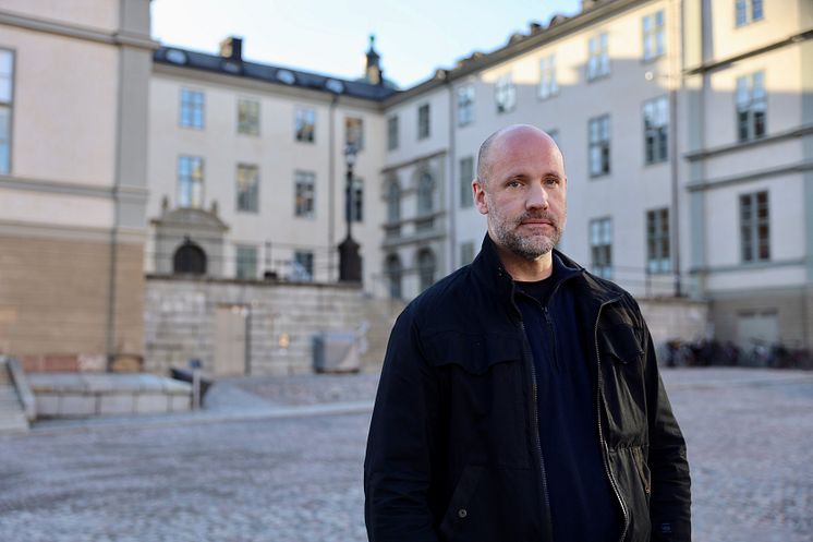 Daniel Edencrona utanför hovrätten Foto Centrum för rättvisa.jpeg