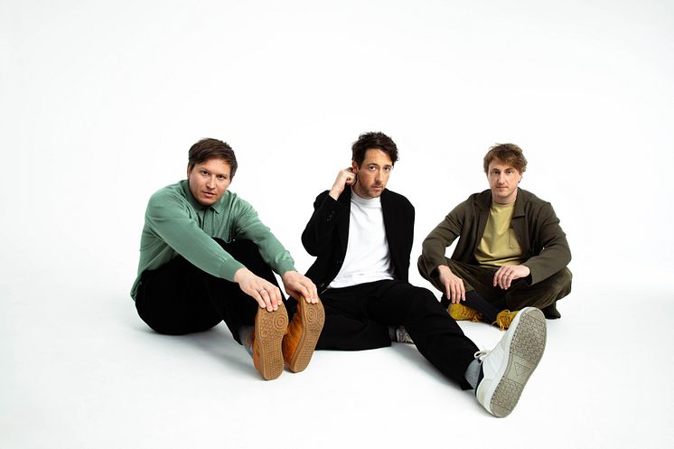 LEAD TheWombats_SIL-Lead_JuliaGodfrey (1).jpg