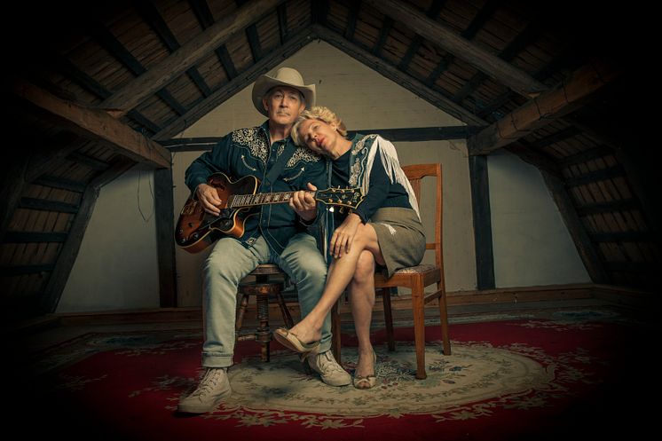 DOUG SEEGER_EVA WESTWOOD_Photo_KolaProductions - COL.jpg