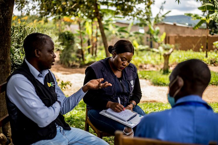 UN Volunteers interview community members to assess basic health services in the rural areas of Rwanda. Copyright UNV, 2023.jpg