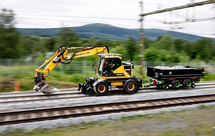 Volvo EWR170E - utrustad för räls