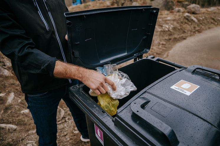Tvådelat kärl för plast- och pappersförpackningar