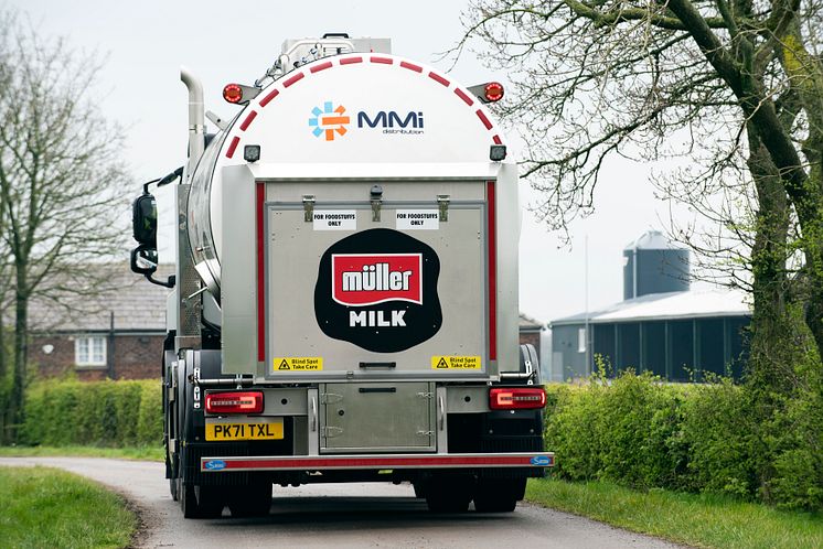 Müller UK & Ireland milk tanker.jpg